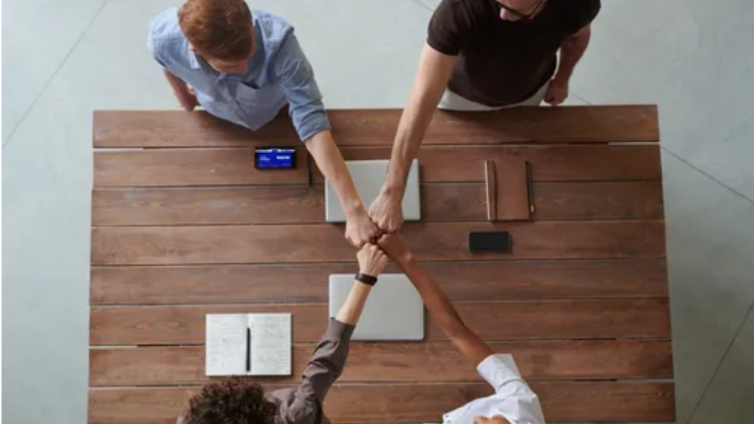 企业培训中在线直播互动学习方式的优缺点分析