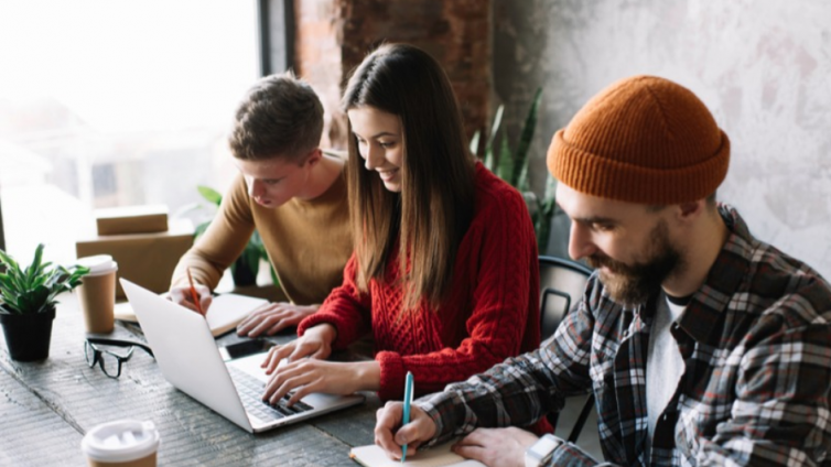 什么是个性化学习？如何通过个性化的员工培训缩小员工技能差距？