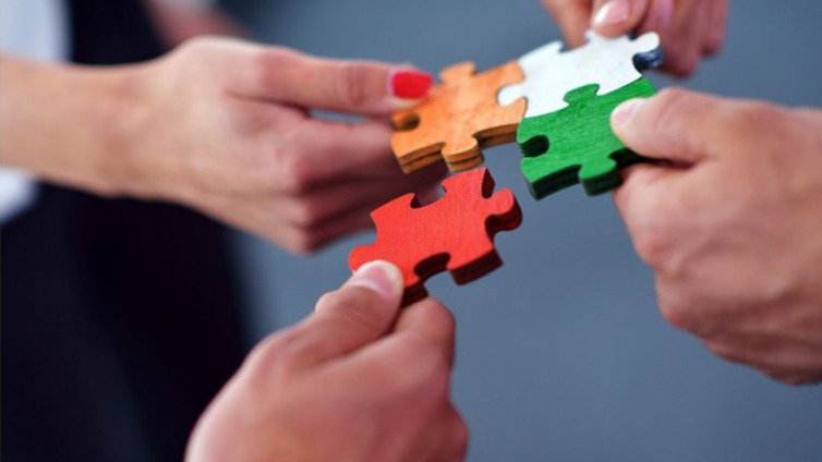 如何利用企业内训线上平台缩小组织中的技能差距？