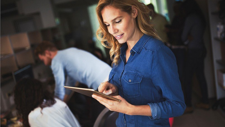 选择最佳的企业移动学习平台：随时随地学习