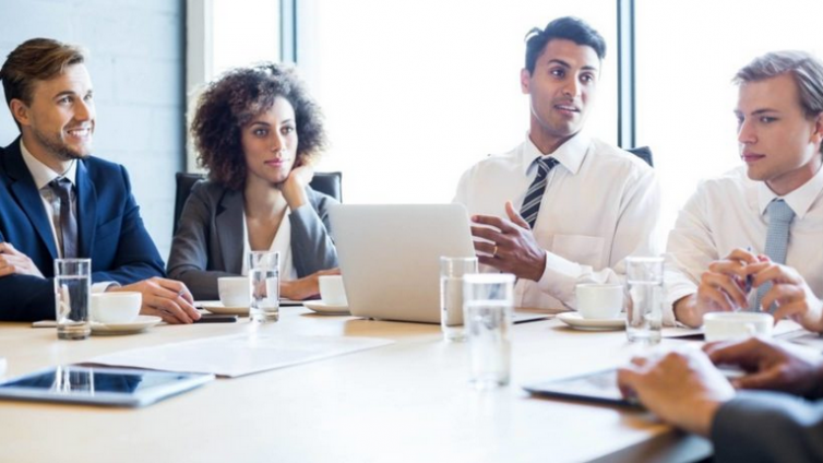 企业培训系统在培训策略中起什么作用？