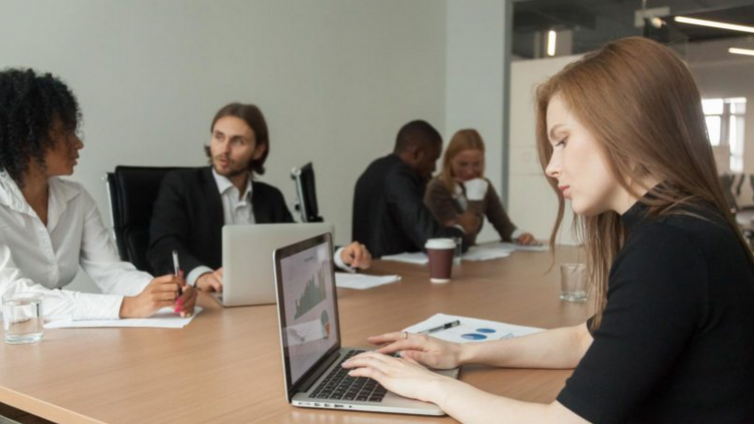 员工培训效果跟踪过程中，有哪些挑战？