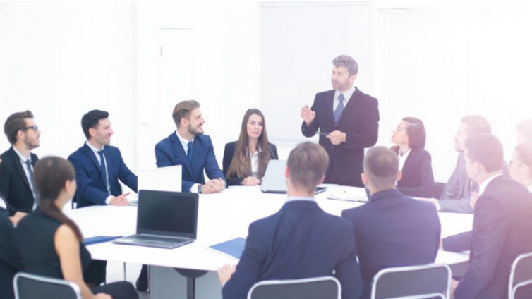  如何使用企业内训平台来自动化员工入职流程？