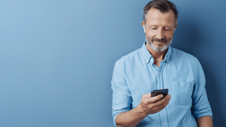 如何通过移动学习和数据分析推动新员工入职流程？