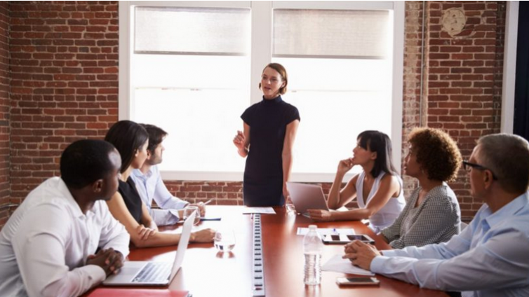 在公司内部员工培训方案中，如何做好绩效管理？