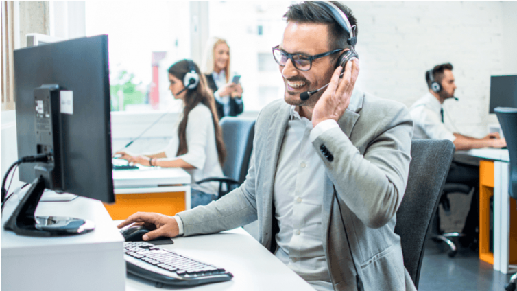 注重销售的企业内部培训中，应该关注培训平台的哪些功能？